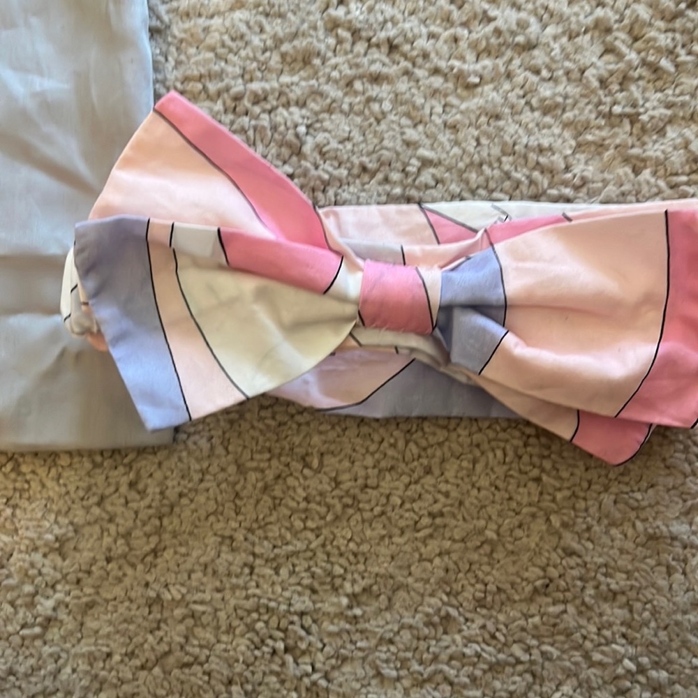 Brand new authentic Emilio pucci headband for baby .my daughter couldn’t fit it